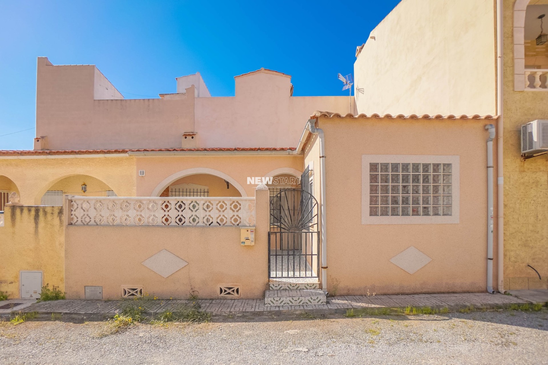 Återförsäljning - Bungalow - La Marina - Urb. La Marina