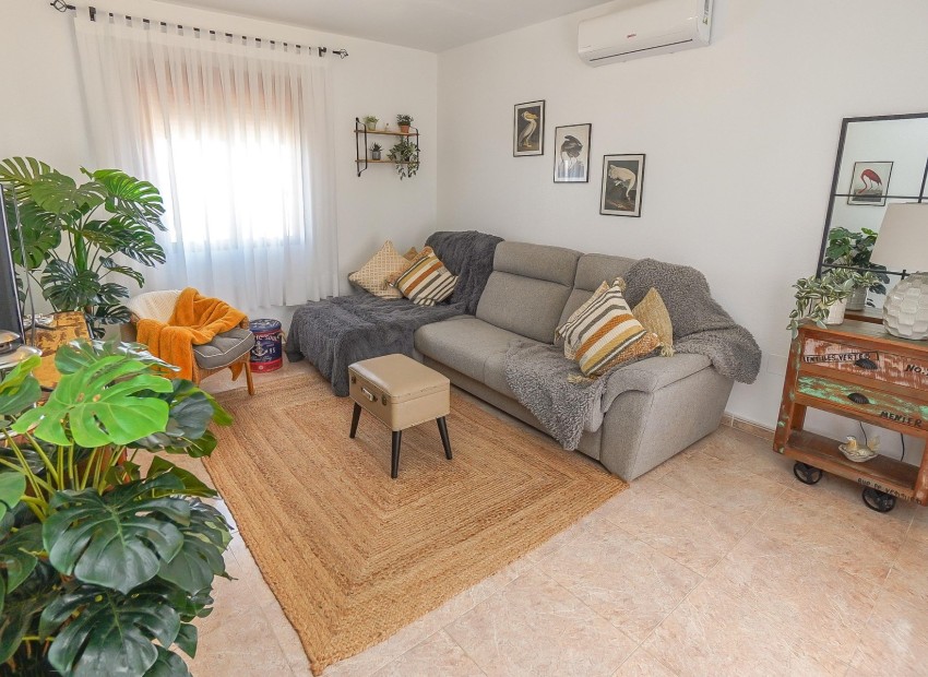 Återförsäljning - Fristående villa - La Marina - Urb. La Marina