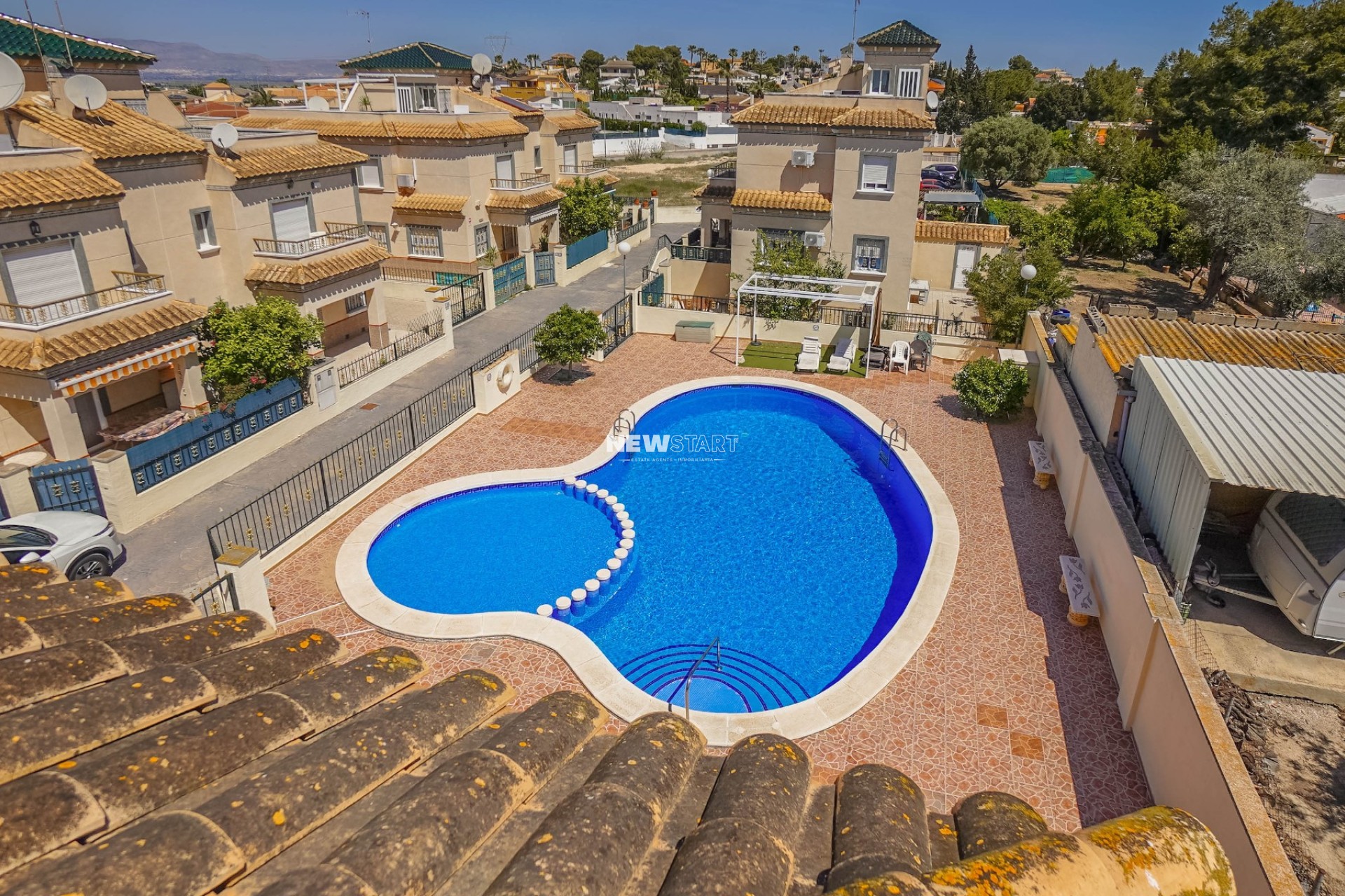 Återförsäljning - Halvfristående - La Marina - Urb. El Oasis