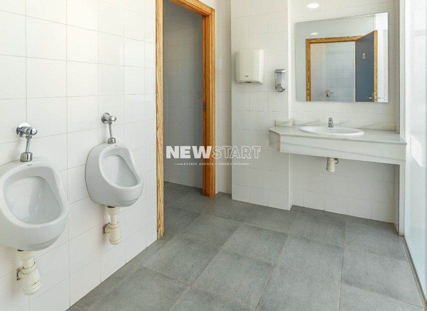 Återförsäljning - Kommersiell - La Marina - Urb. La Marina