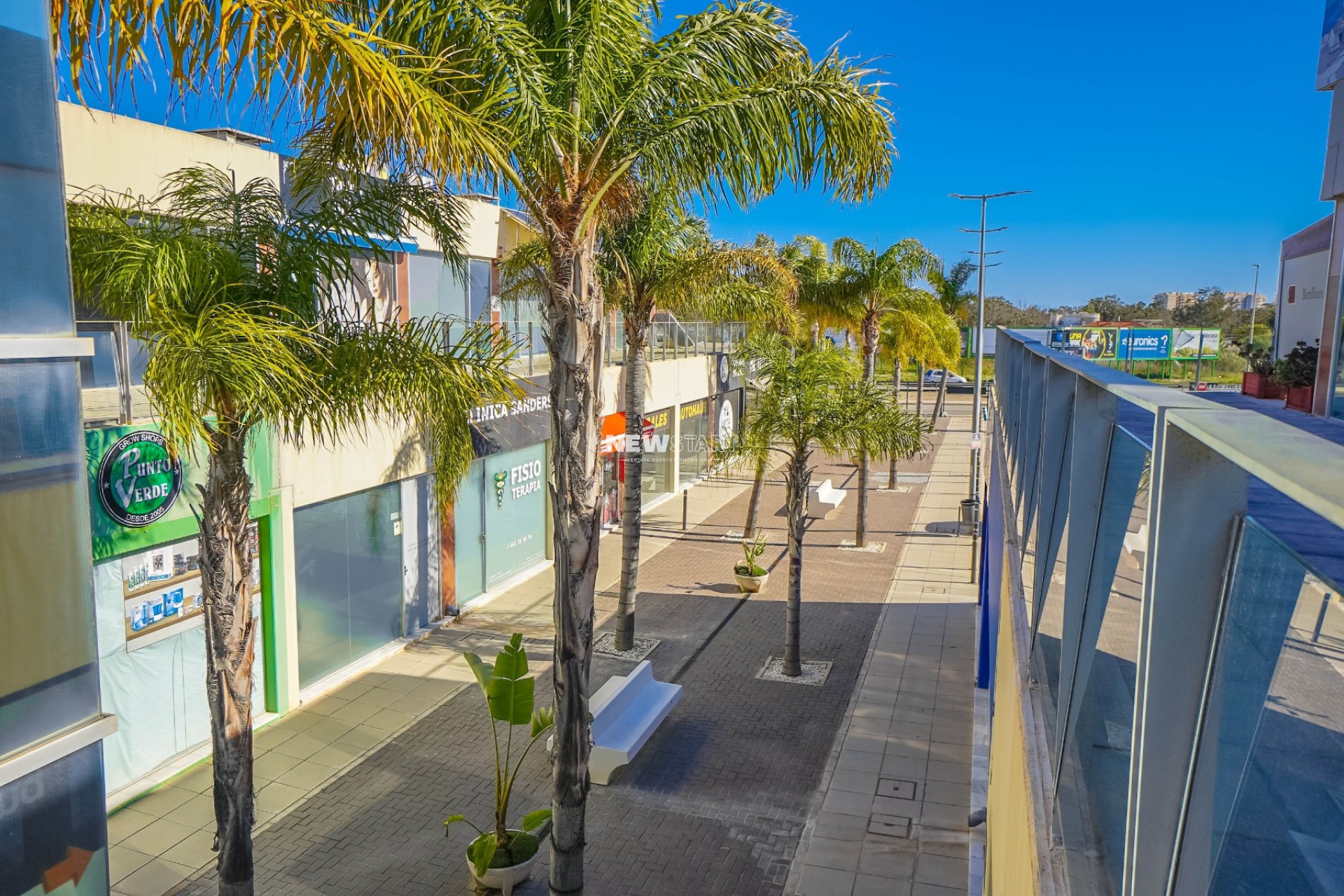 Återförsäljning - Kommersiell - La Marina - Urb. La Marina