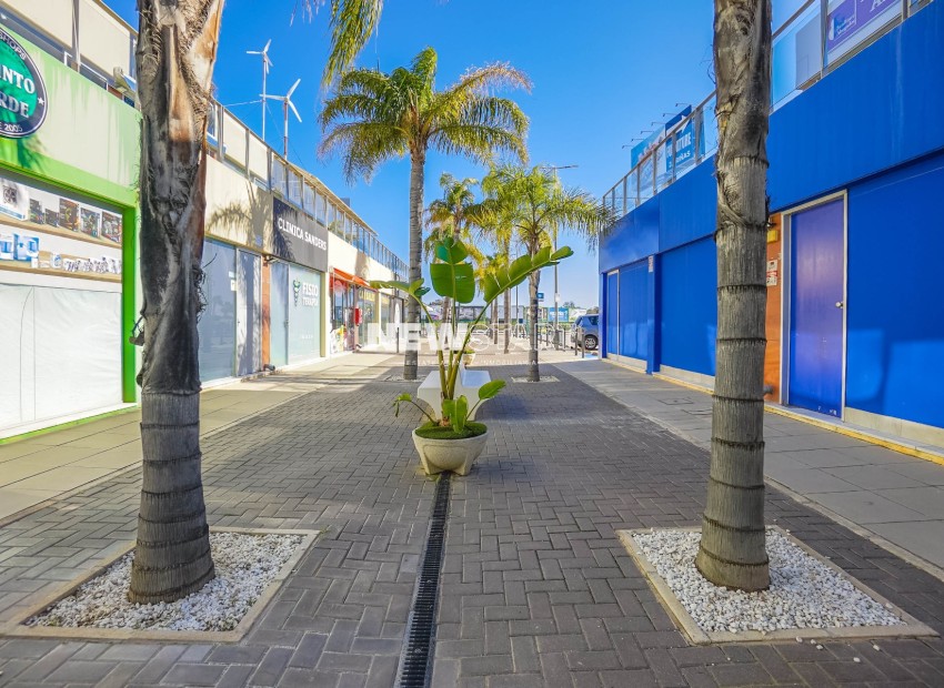 Återförsäljning - Kommersiell - La Marina - Urb. La Marina