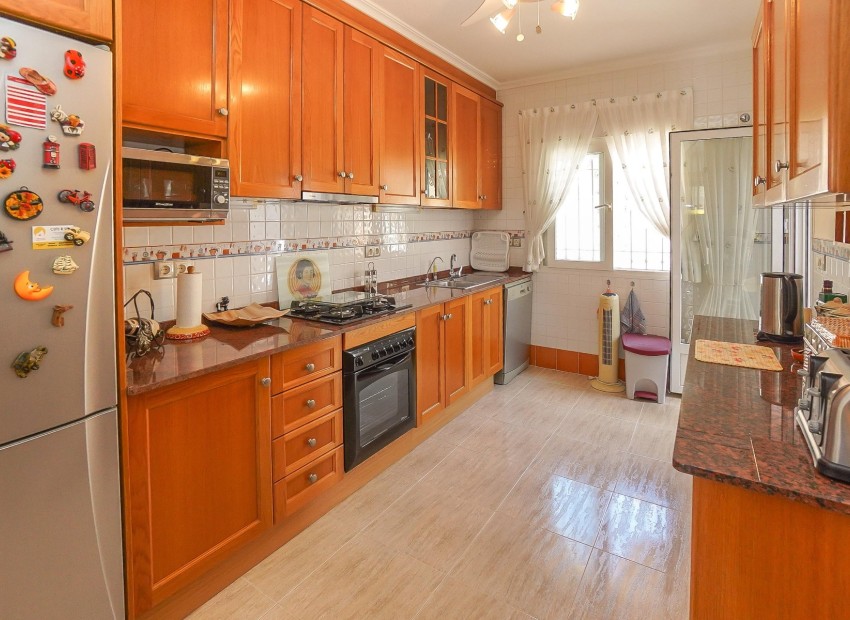Återförsäljning - Oberoende villa - La Marina - Urb. La Marina