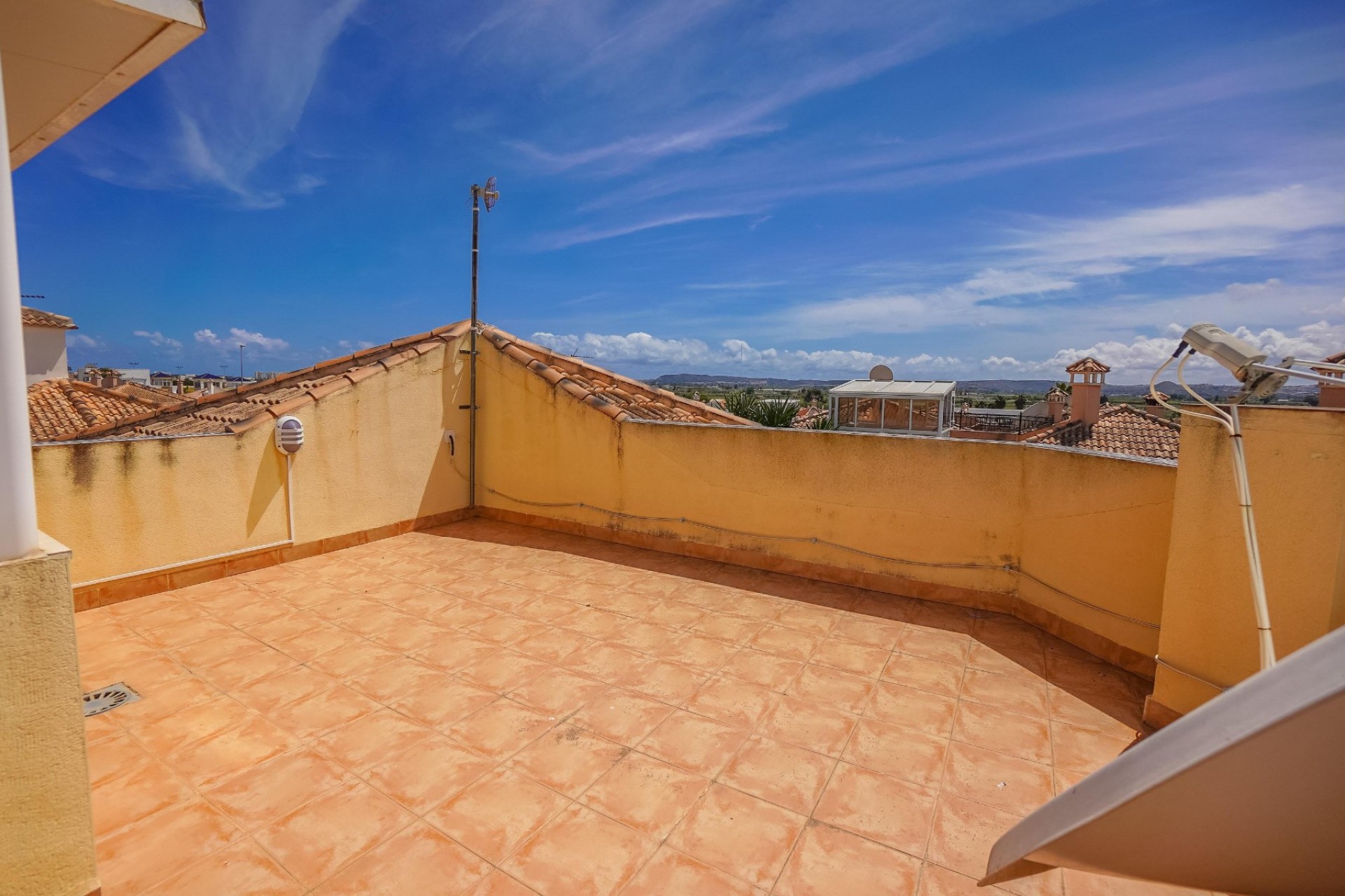 Återförsäljning - Oberoende villa - La Marina - Urb. La Marina