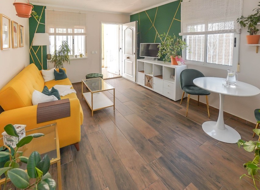 Återförsäljning - Oberoende villa - La Marina - Urb. La Marina