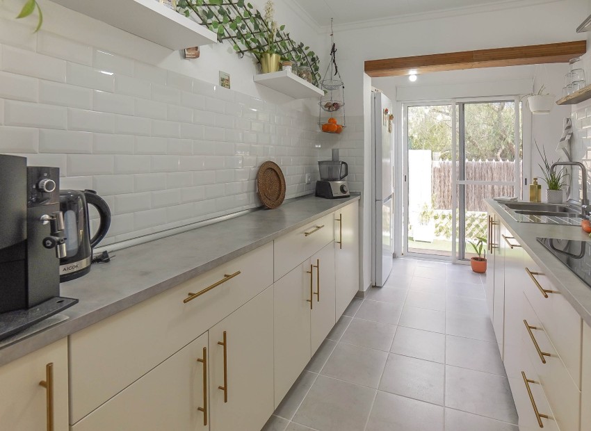 Återförsäljning - Oberoende villa - La Marina - Urb. La Marina