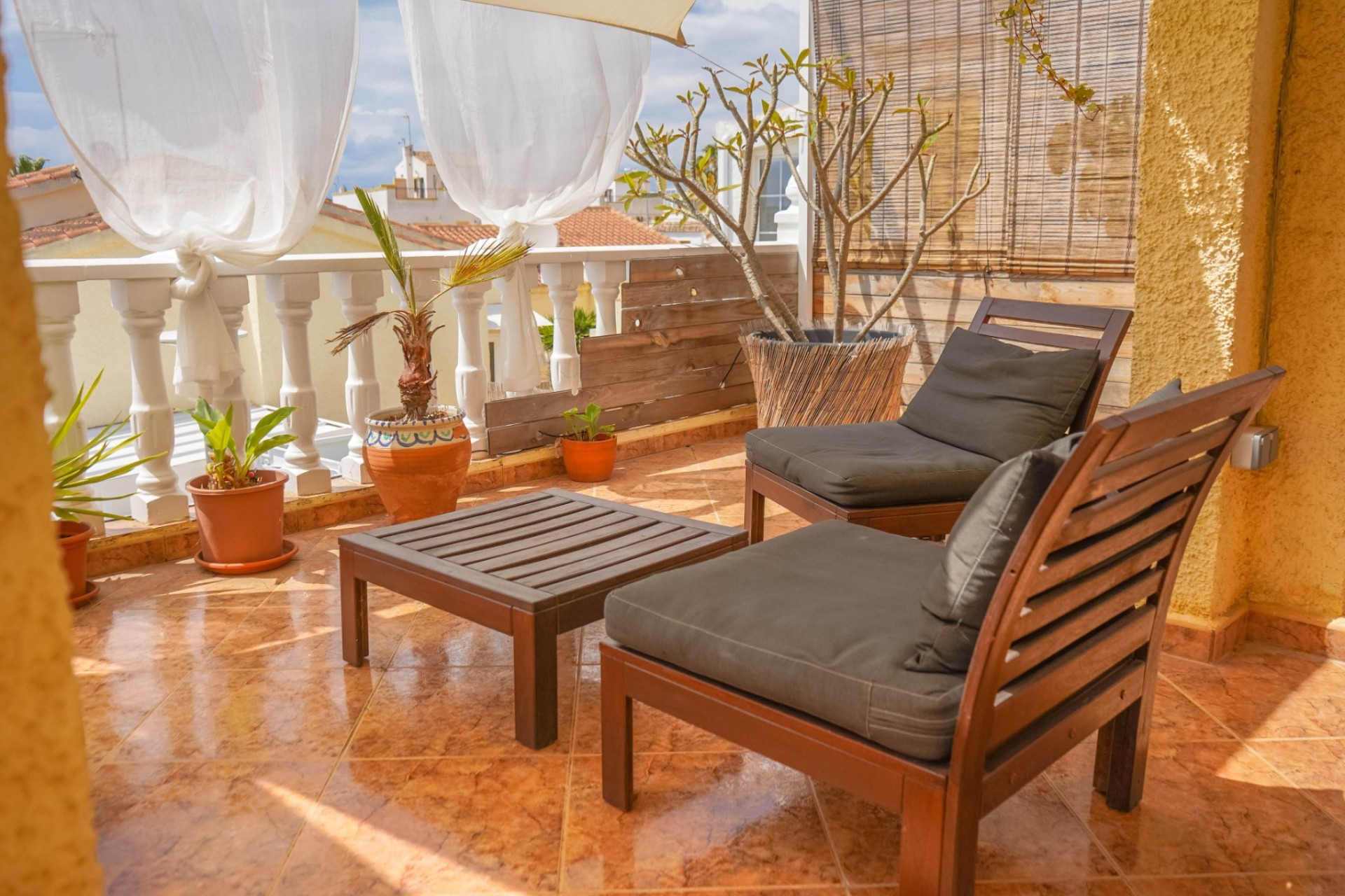 Återförsäljning - Oberoende villa - La Marina - Urb. La Marina