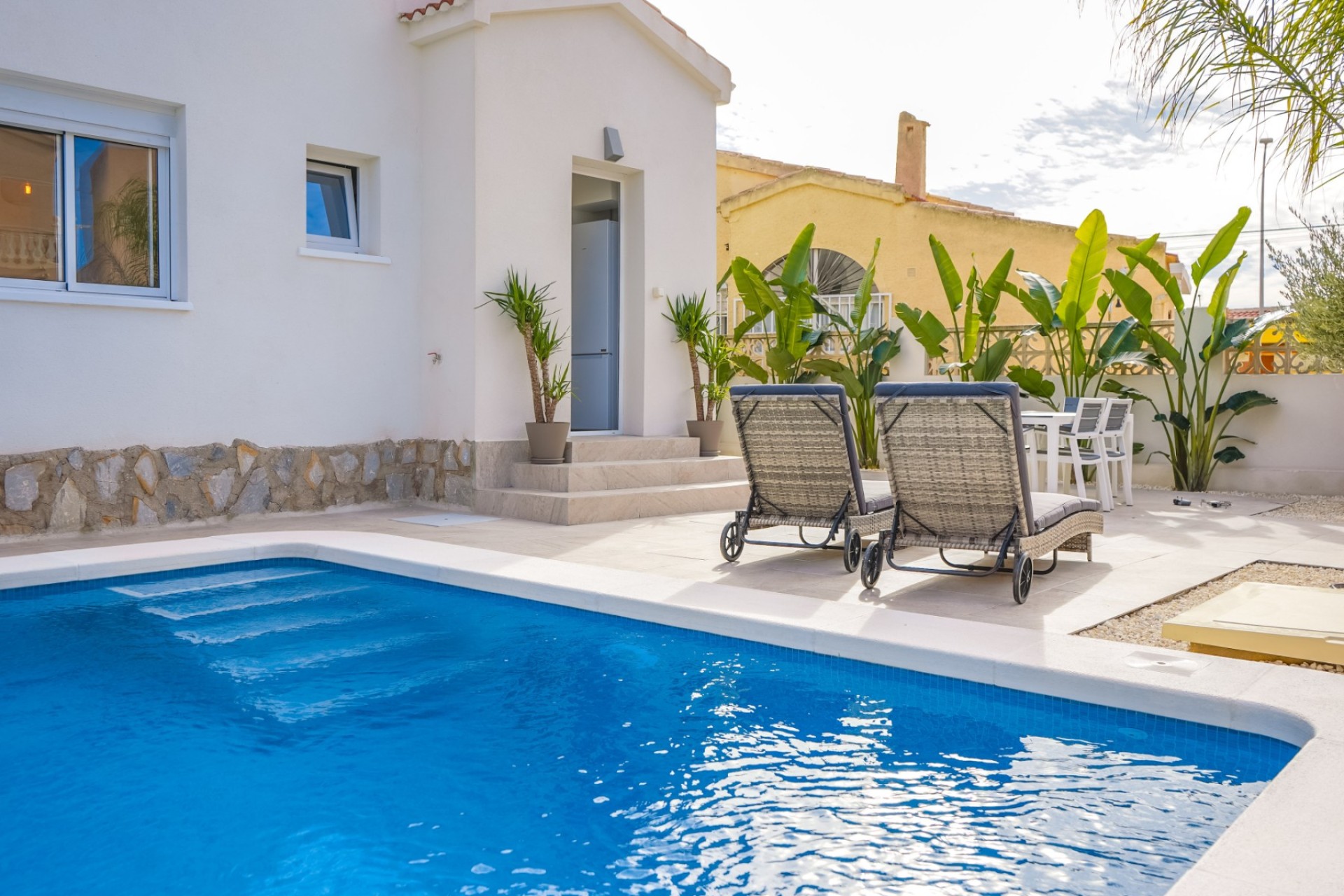 Återförsäljning - Oberoende villa - La Marina - Urb. La Marina