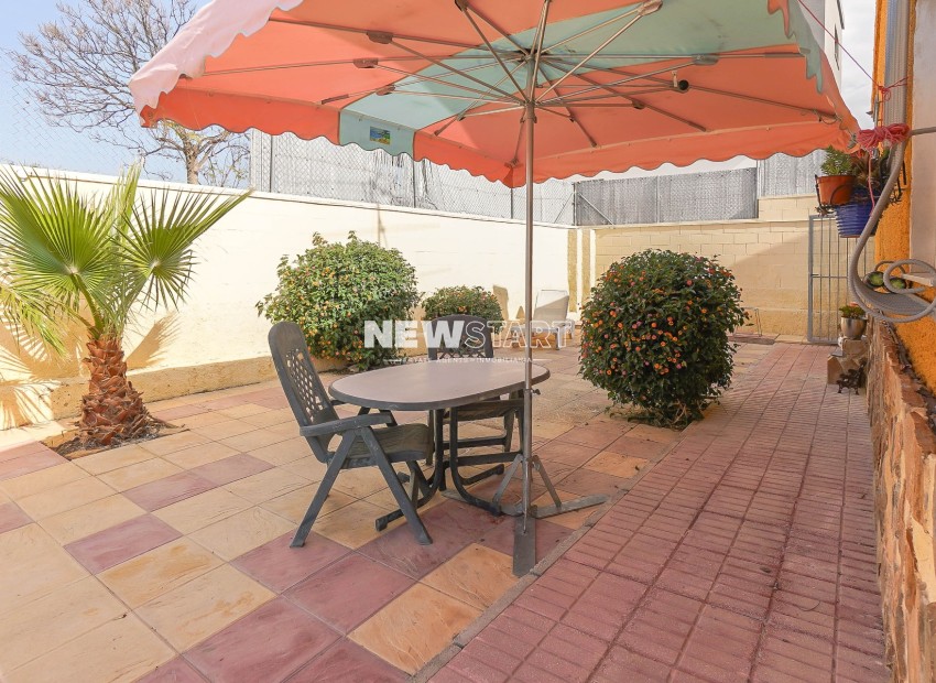 Återförsäljning - Villa - La Marina - Urb. La Marina