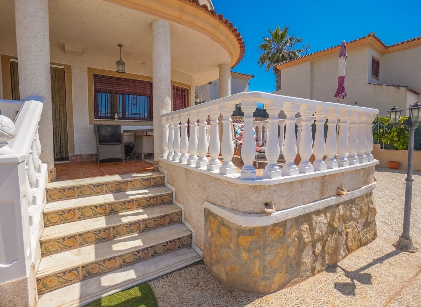 Återförsäljning - Villa - La Marina - Urb. La Marina