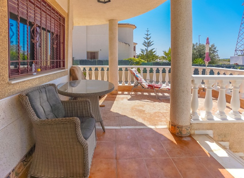 Återförsäljning - Villa - La Marina - Urb. La Marina