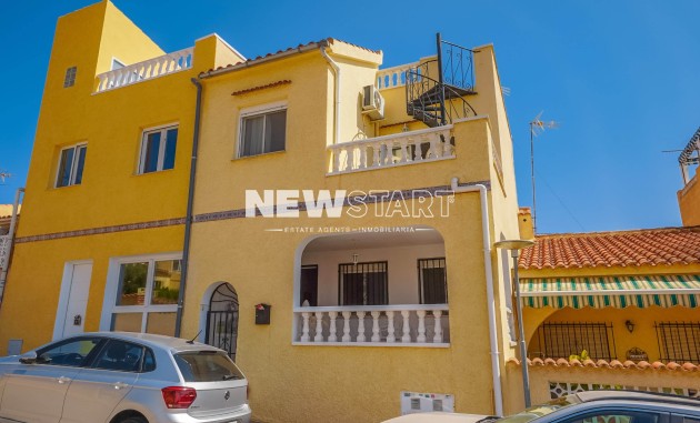 Casa adosada - Reventa - La Marina - NS1652