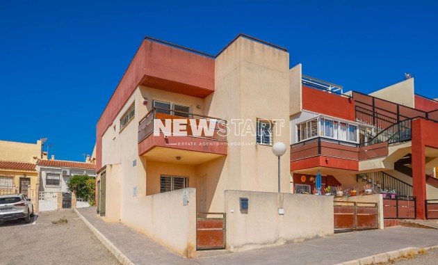 End Terraced Townhouse - Resale - La Marina - Urb. La Marina