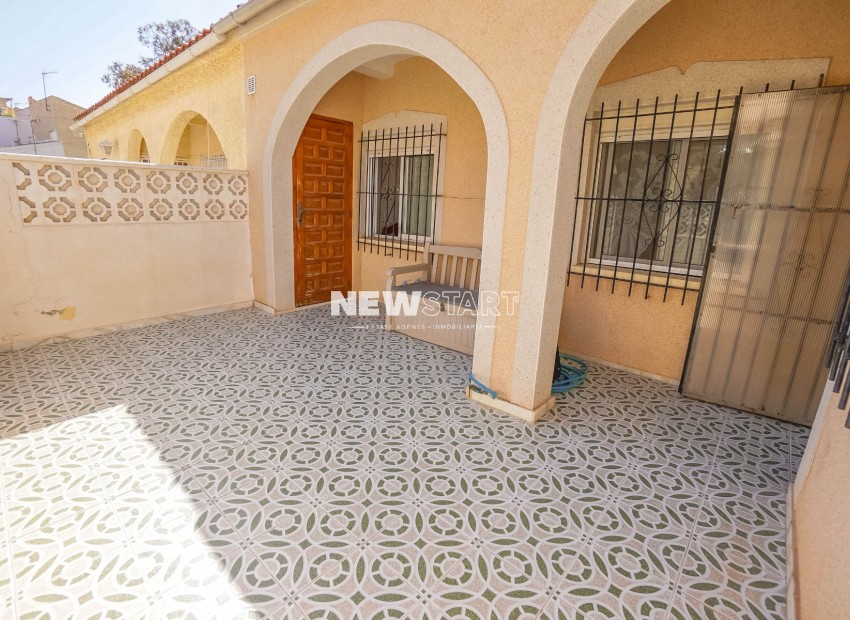 Herverkoop - Bungalow - La Marina - Urb. La Marina