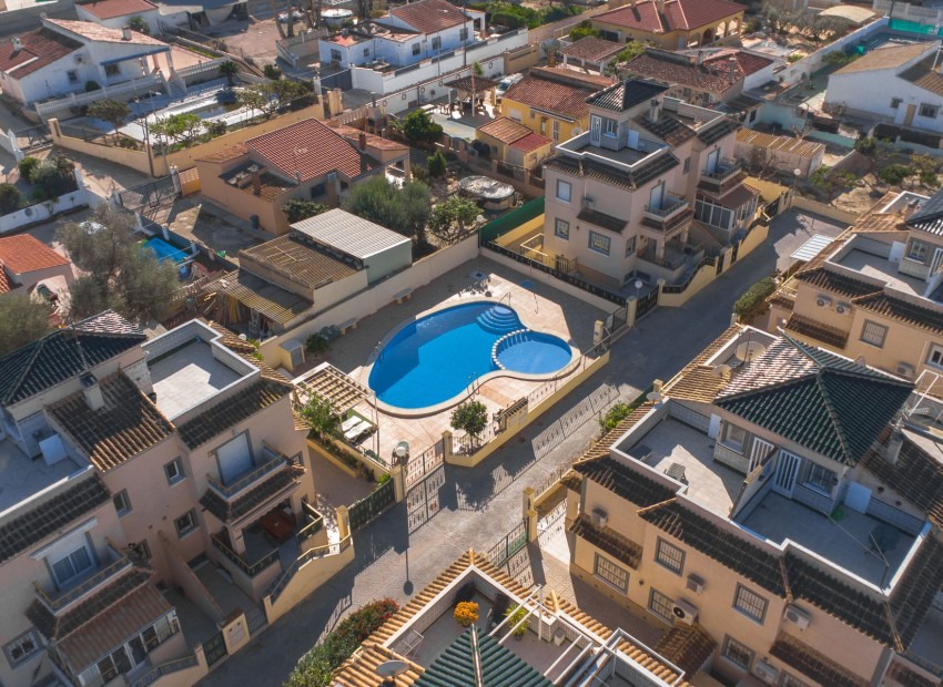 Herverkoop - Halfvrijstaande Quadrant - La Marina - Urb. El Oasis