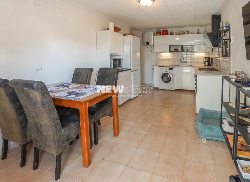 Herverkoop - Hoekwoning - La Marina - Urb. La Marina