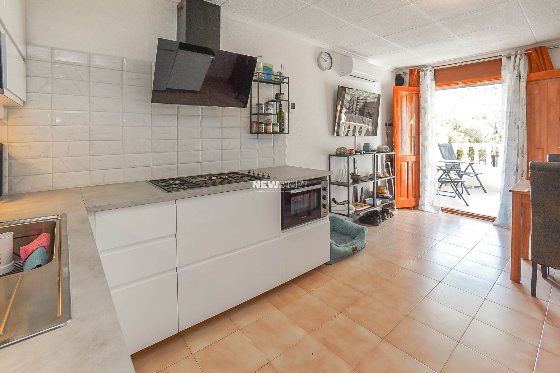 Herverkoop - Hoekwoning - La Marina - Urb. La Marina