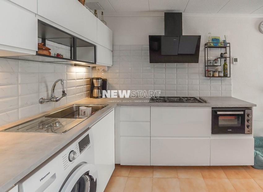 Herverkoop - Hoekwoning - La Marina - Urb. La Marina