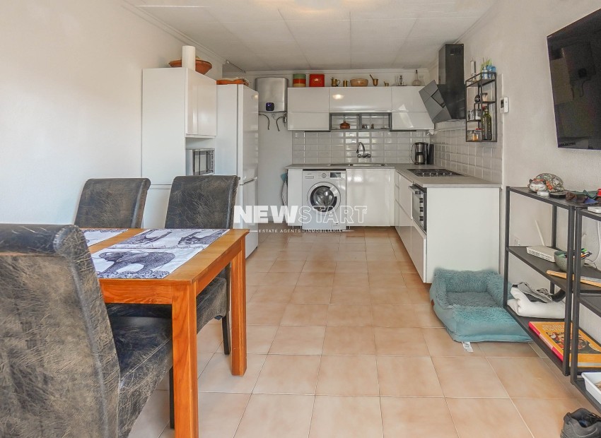 Herverkoop - Hoekwoning - La Marina - Urb. La Marina