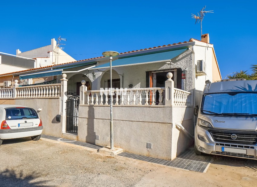 Herverkoop - Hoekwoning - La Marina - Urb. La Marina