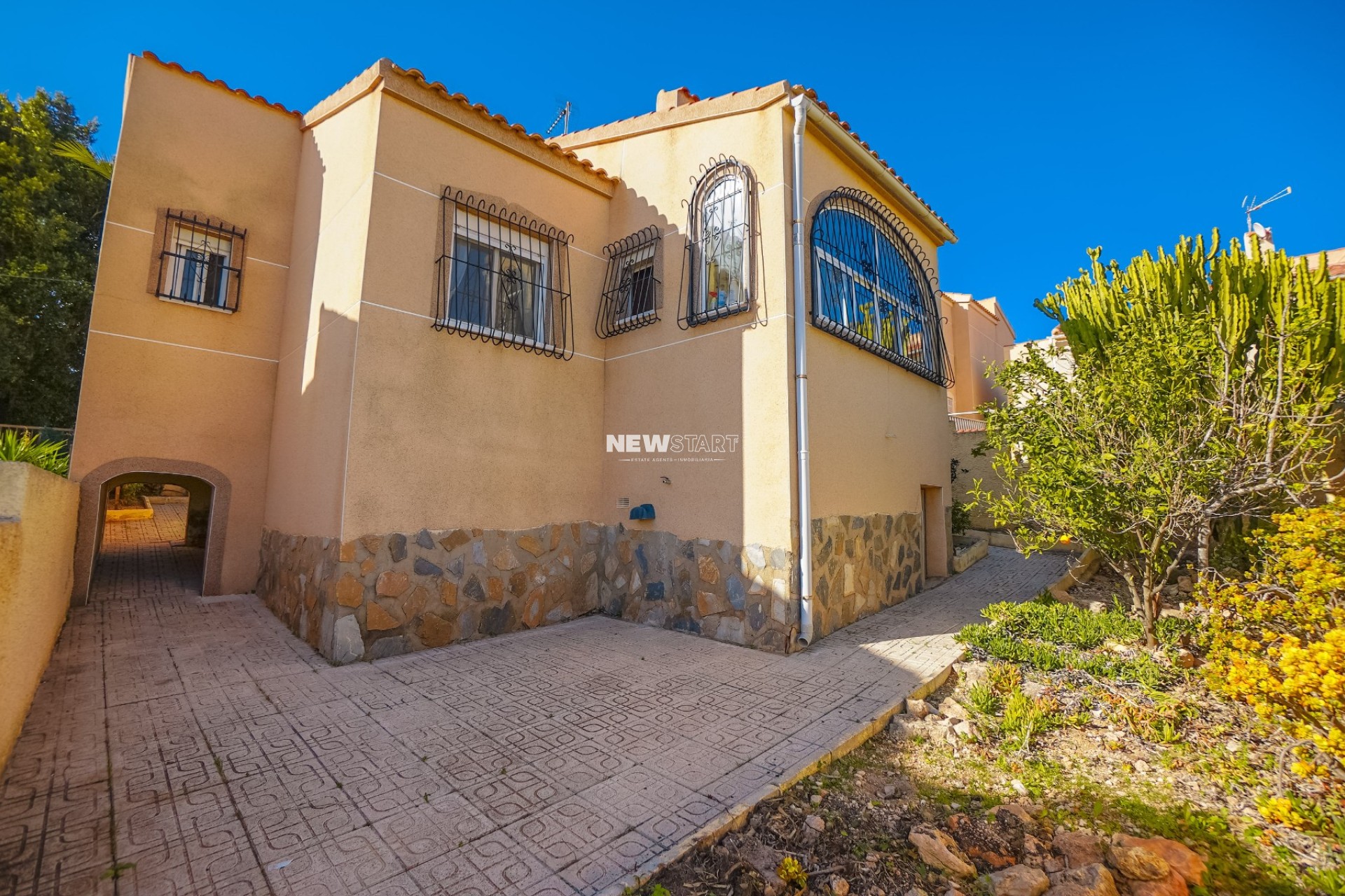 Herverkoop -  - La Marina - Urb. La Marina