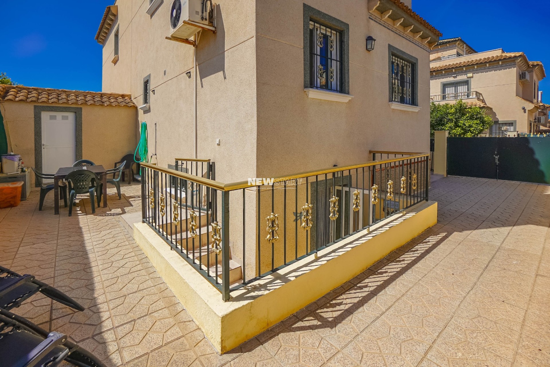 Herverkoop - Twee-onder-een-kapwoning - La Marina - Urb. El Oasis