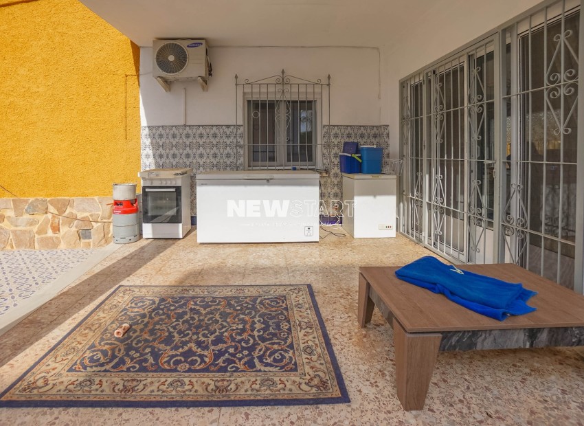 Herverkoop - Villa - La Marina - Urb. La Marina