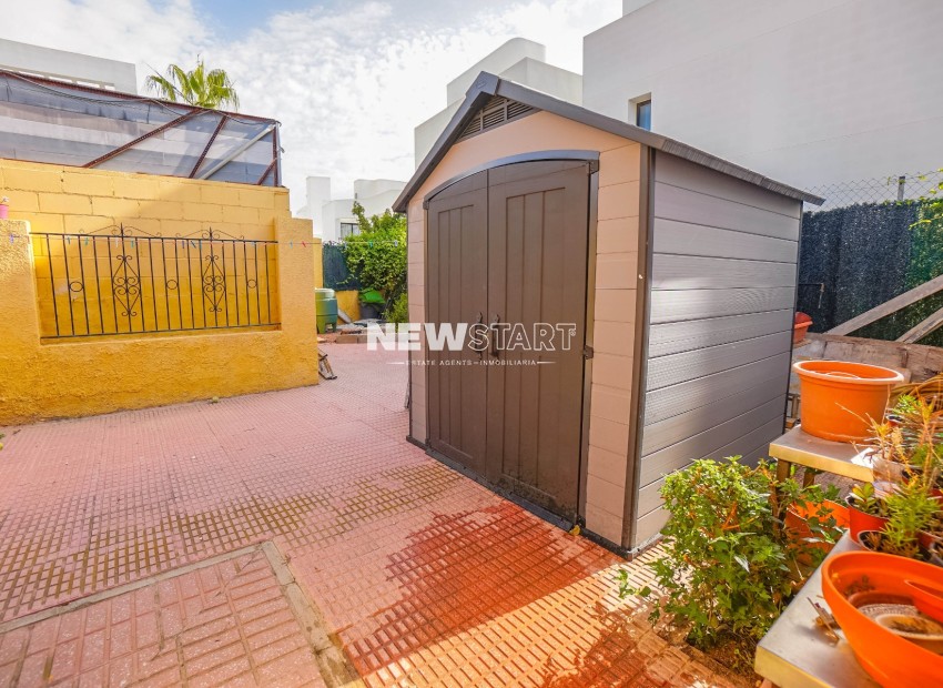 Herverkoop - Villa - La Marina - Urb. La Marina