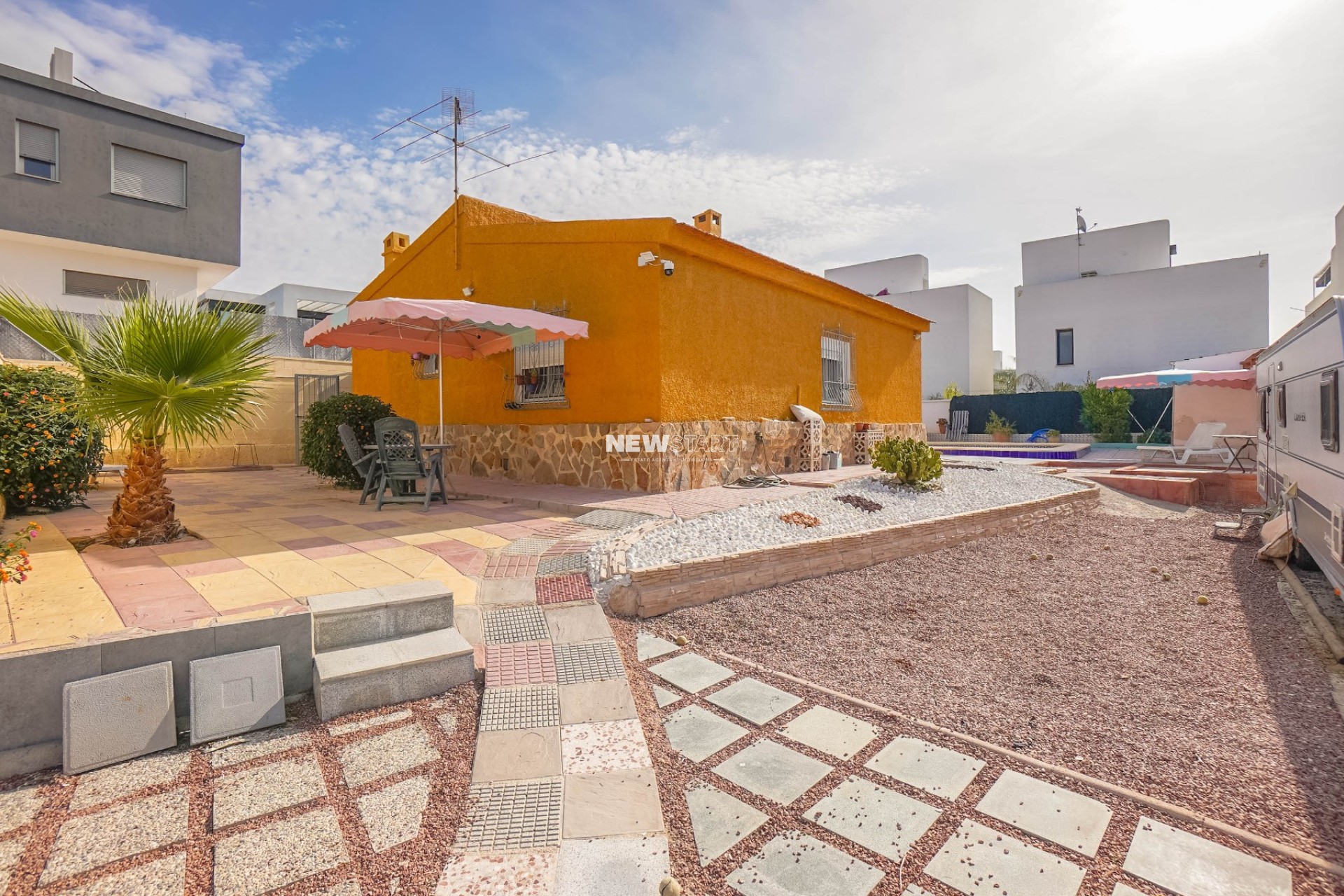 Herverkoop - Villa - La Marina - Urb. La Marina