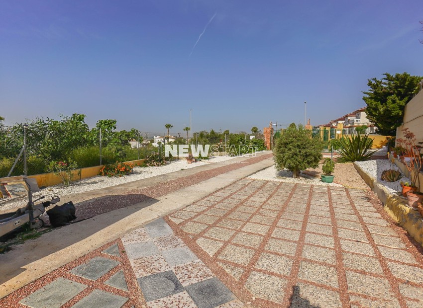 Herverkoop - Villa - La Marina - Urb. La Marina