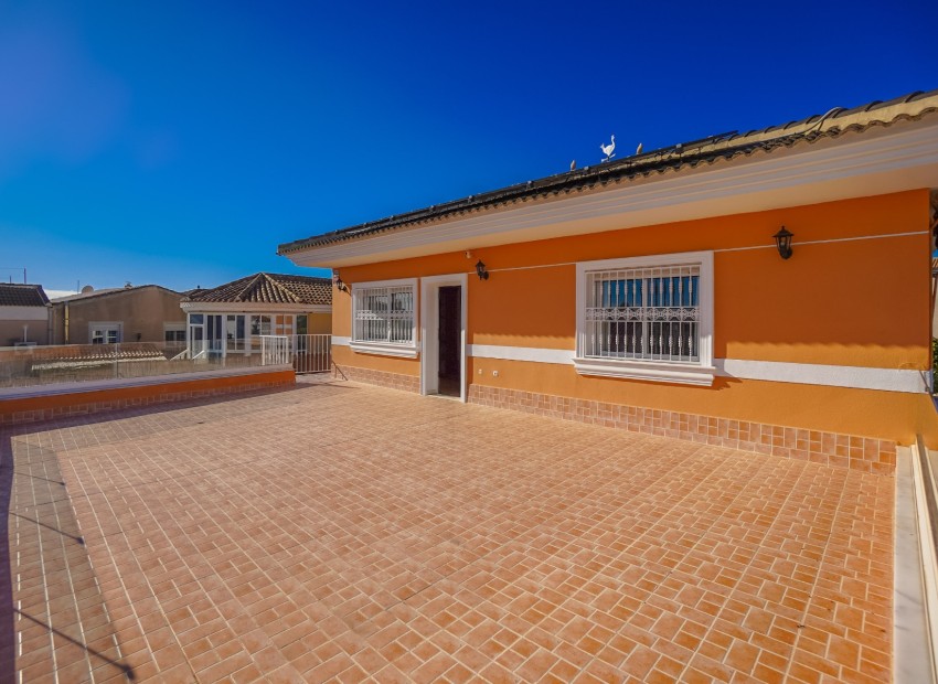 Herverkoop - Villa - La Marina - Urb. La Marina