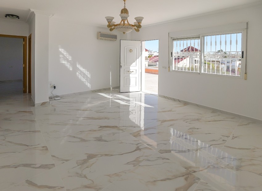 Herverkoop - Villa - La Marina - Urb. La Marina