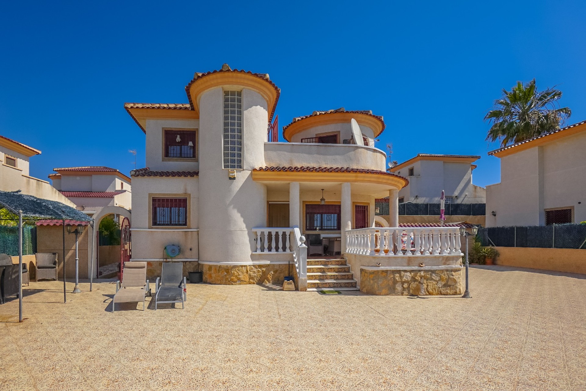 Herverkoop - Villa - La Marina - Urb. La Marina