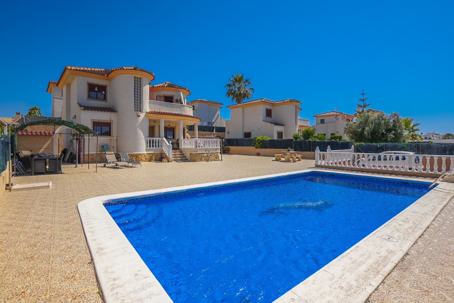Herverkoop - Villa - La Marina - Urb. La Marina