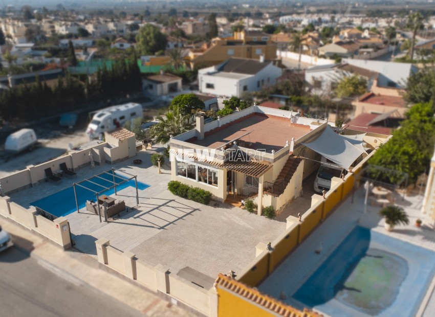 Herverkoop - Vrijstaand - La Marina - Urb. El Oasis