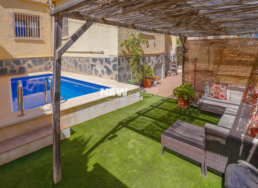 Herverkoop - Vrijstaand - La Marina - Urb. La Marina