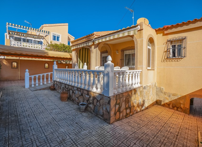 Herverkoop - Vrijstaande Villa - La Marina - Urb. La Marina