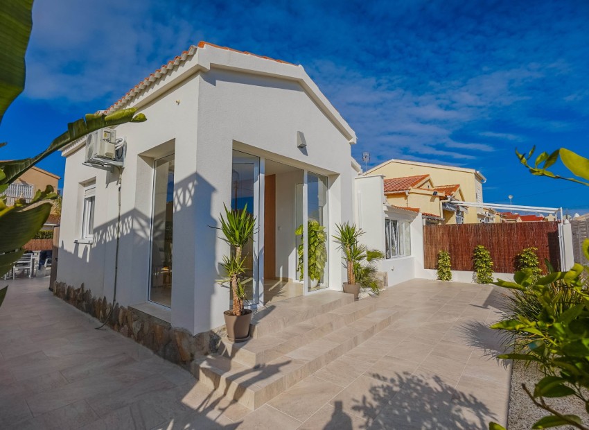 Herverkoop - Vrijstaande villa - La Marina - Urb. La Marina