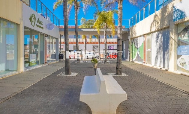 Kommerziell - Wiederverkauf - La Marina - Urb. La Marina