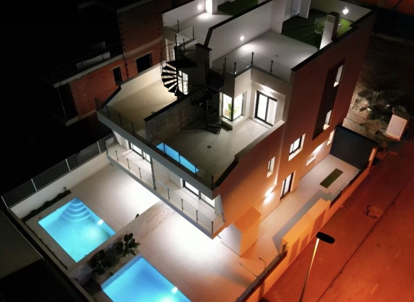 Neue Gebäude - Doppelhaushälfte - els Secans