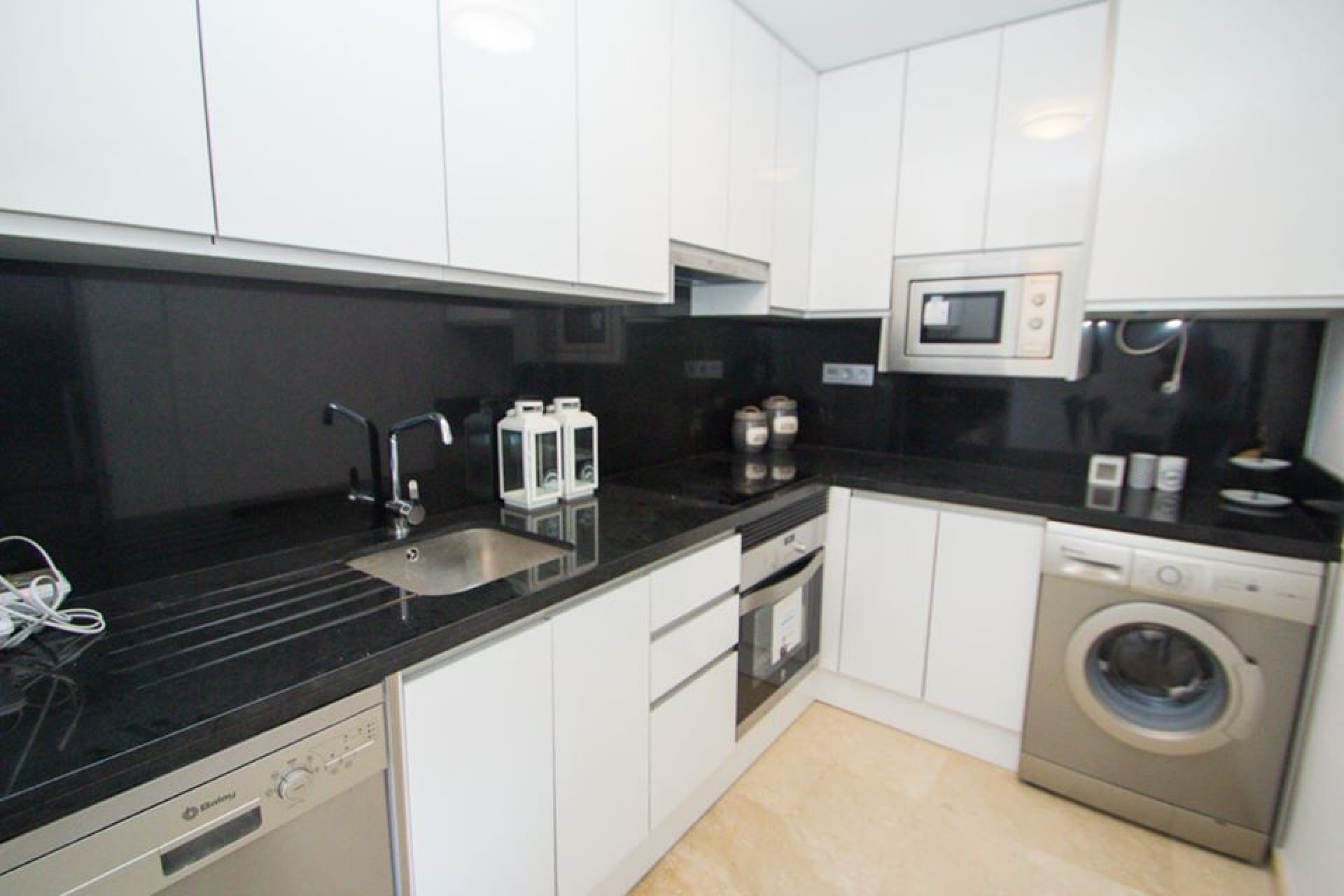 Obra nueva - Apartamento - Res. Las Filipinas