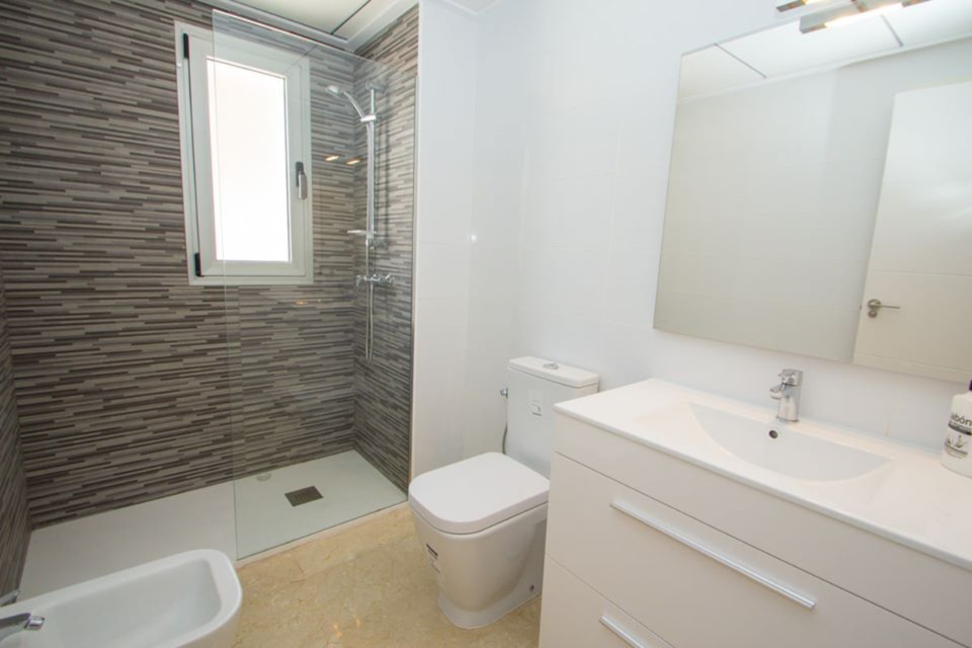 Obra nueva - Apartamento - Res. Las Filipinas