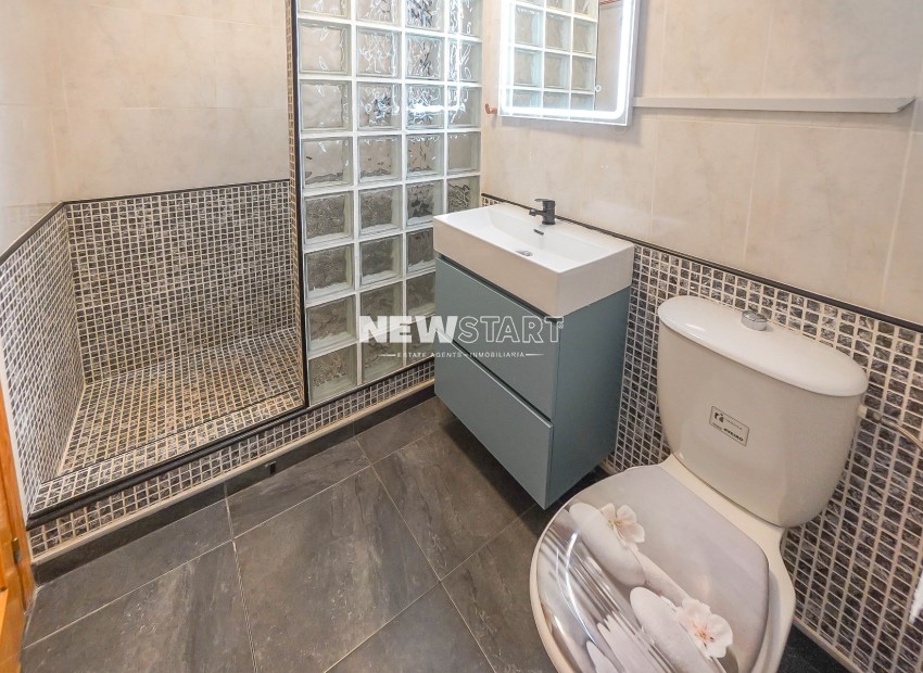 Resale - Apartment - La Marina - Urb. La Marina