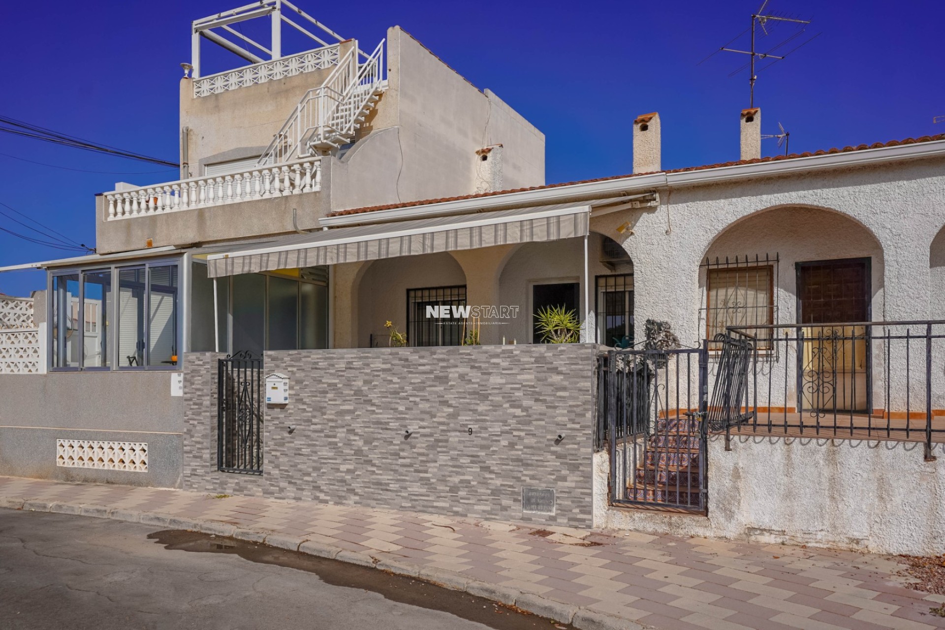 Resale - Bungalow - La Marina - Urb. La Marina