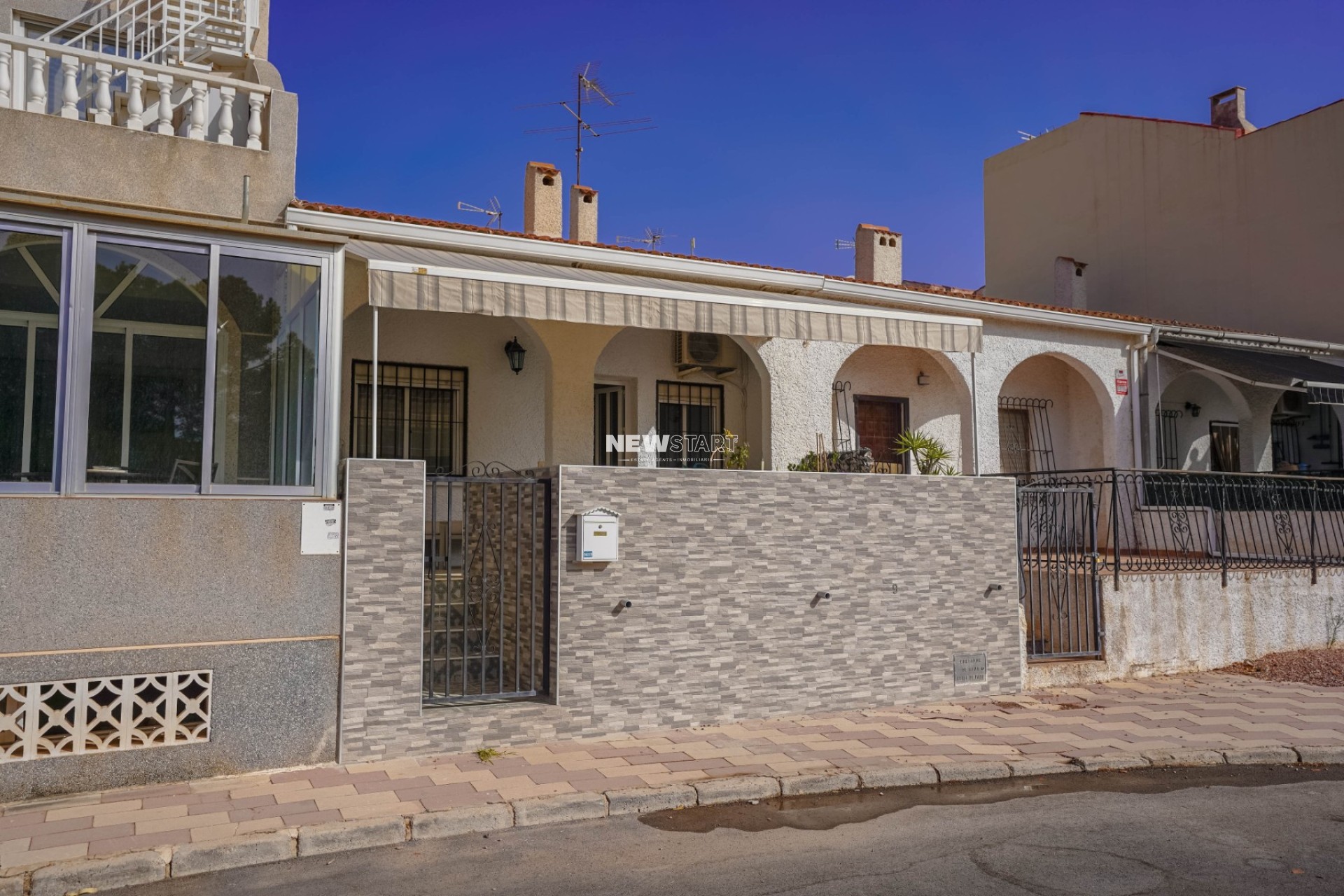 Resale - Bungalow - La Marina - Urb. La Marina