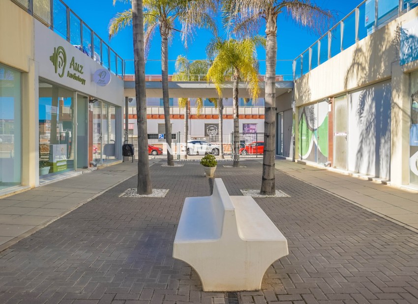 Resale - Commercial - La Marina - Urb. La Marina