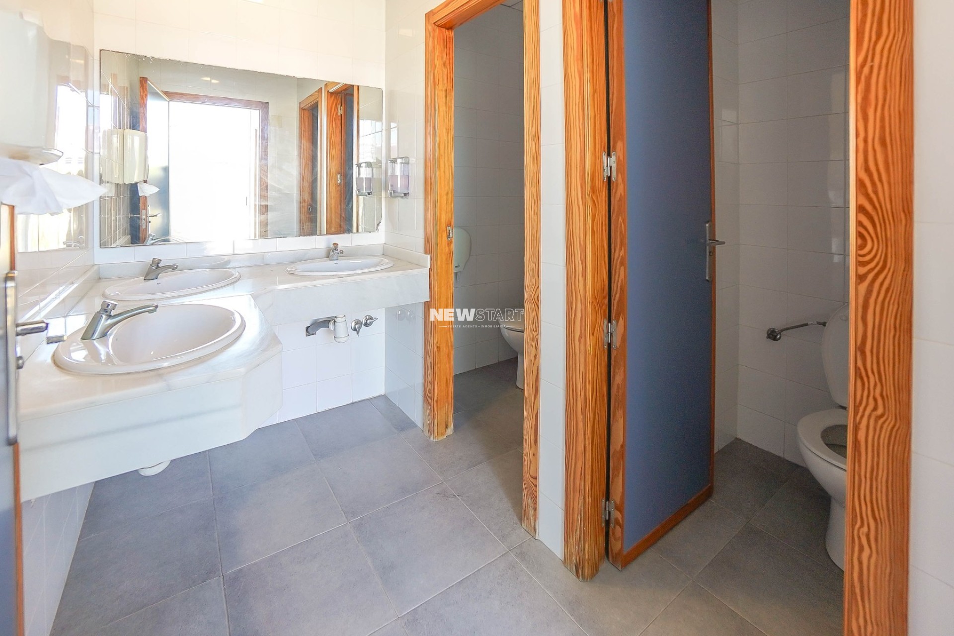 Resale - Commercial - La Marina - Urb. La Marina