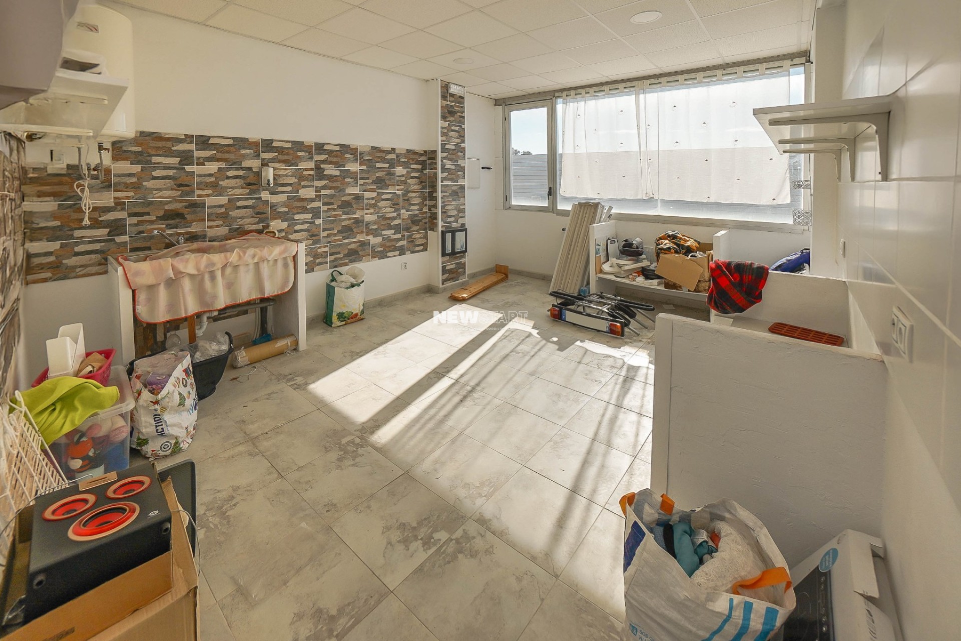 Resale - Commercial - La Marina - Urb. La Marina