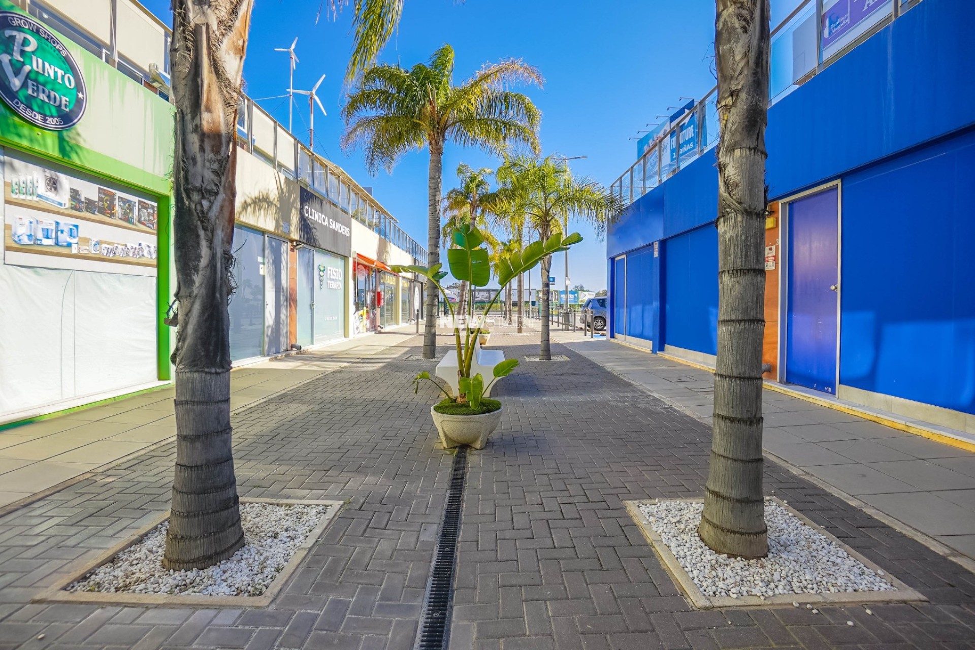 Resale - Commercial - La Marina - Urb. La Marina