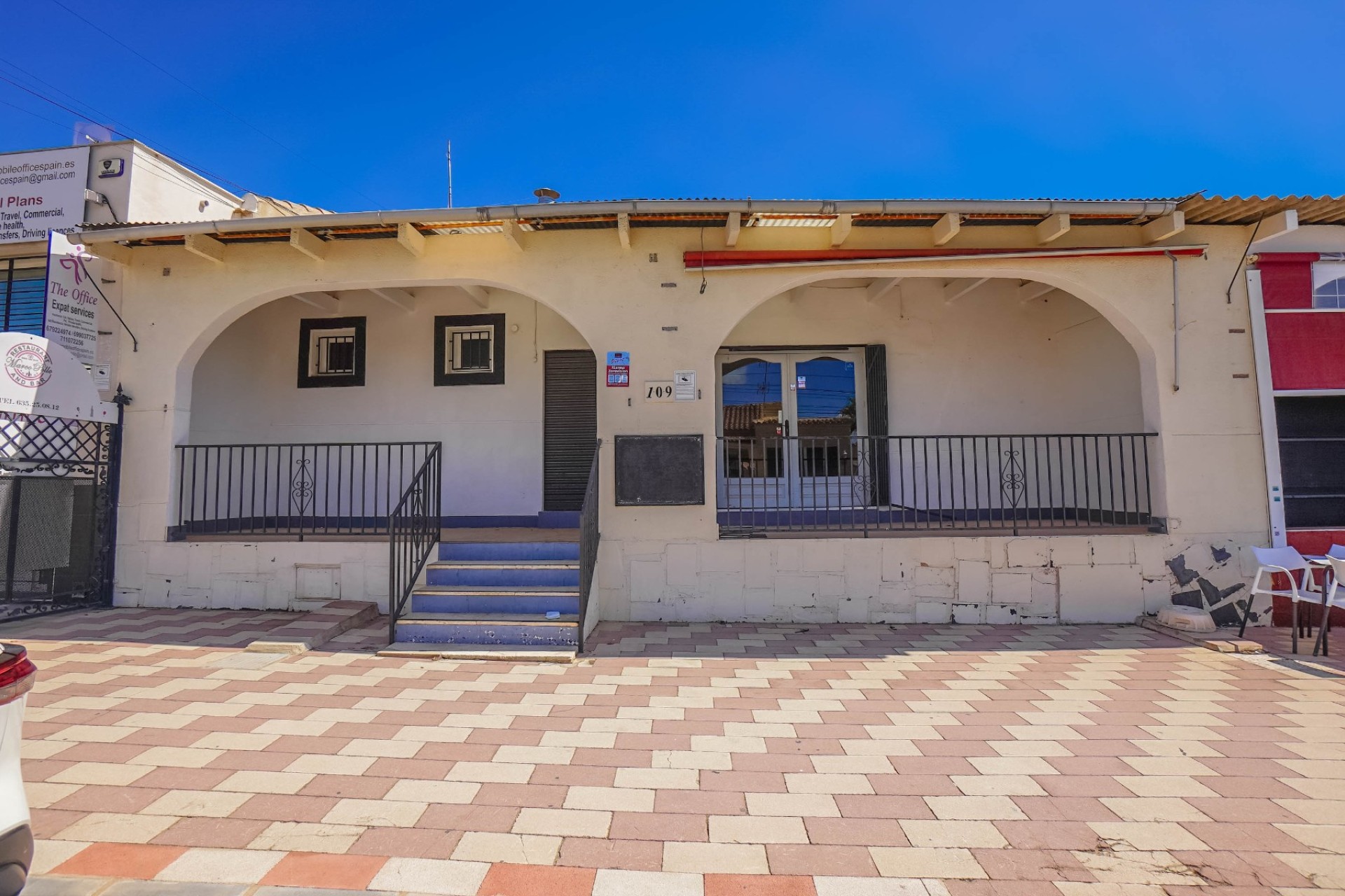 Resale - Commercial - La Marina - Urb. La Marina